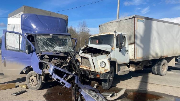 В Вологде столкнулись два грузовика  
