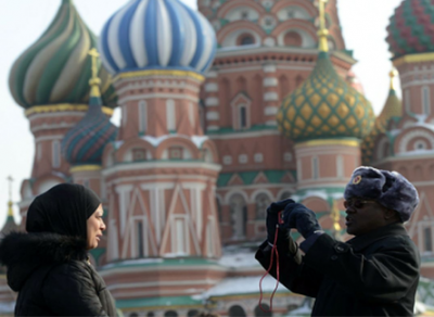 Иностранные туристы в среднем тратят в Москве 800 долларов