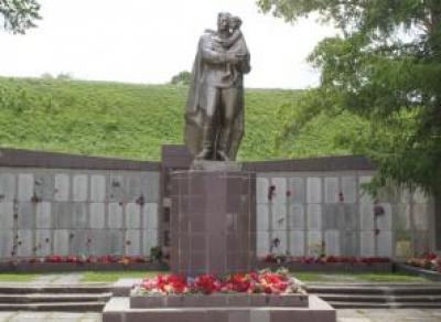 В Белозерске снесли памятник павшим воинам