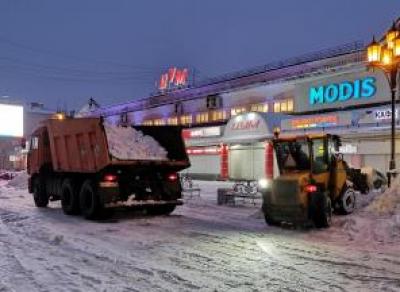 В Вологде устраняют последствия снегопада