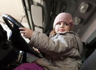 Под Вологдой остановили грузовик с 9-летней девочкой за рулем