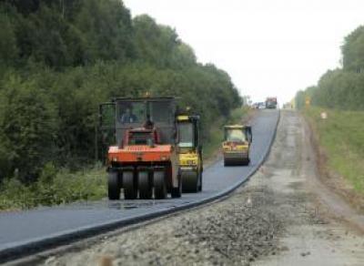 В области ежегодно будут ремонтировать 300 километров дорог