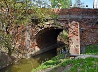 Каменный мост отремонтируют в срок