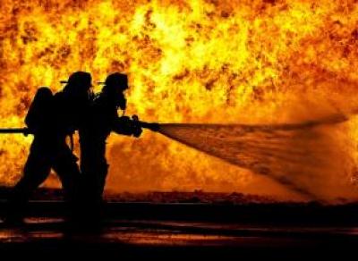 В Вологде пожарные тушили автомастерскую 3,5 часа