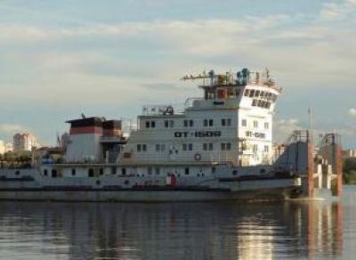 В порту Череповца столкнулись два судна