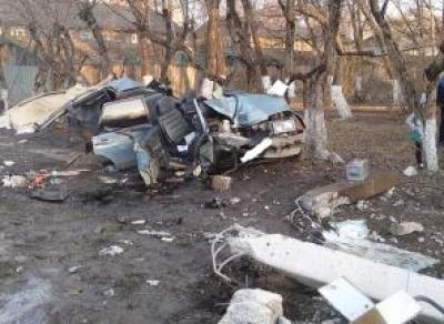 ДТП в Соколе: пострадавших из машины доставали спасатели