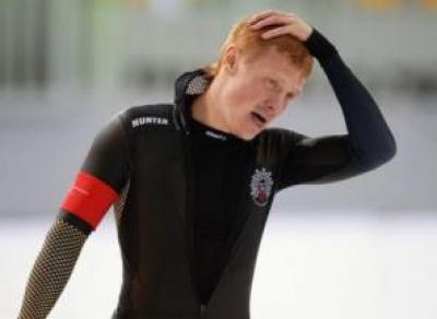 Команду российских конькобежцев дисквалифицировали из-за вологжанина
