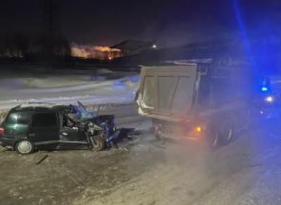 В Череповце пьяный водитель врезался в грузовик
