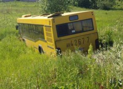 В Кирилловском районе автобус улетел в кювет