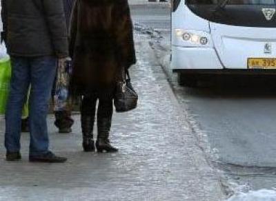В Вологде девочка упала под автобус