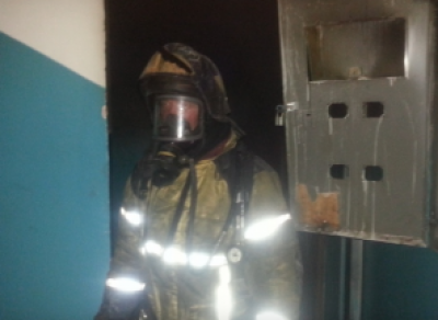 8 череповчан эвакуировали из горящей высотки на Архангельской