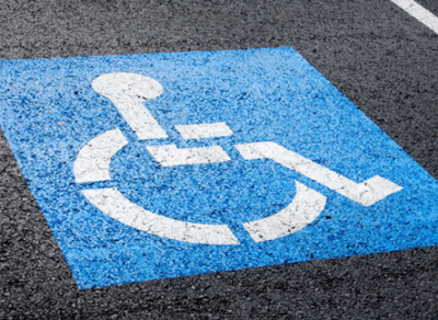 Не менее 10% от общей площади парковки необходимо выделять инвалидам
