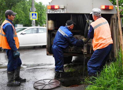 Вологду топит: коммунальщики откачивают воду с улиц областной столицы