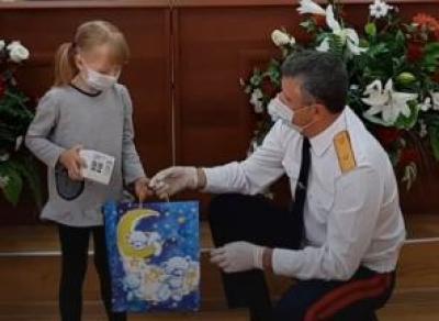5-летнюю девочку наградили в Вологде