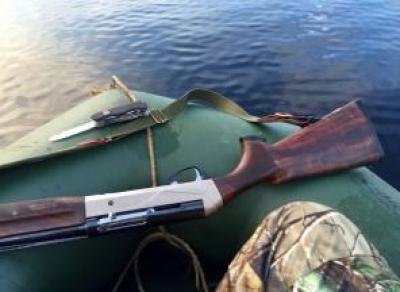 Житель Белозерска случайно застрелил сына на охоте
