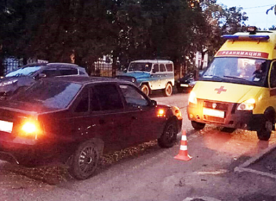 Водитель иномарки совершил наезд на школьницу в центре Вологды