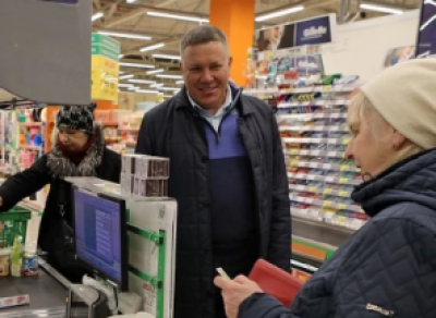 Губернатор проверил количество гречки в магазинах