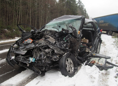 В Кирилловском районе в лобовой аварии с грузовиком погибли два человека