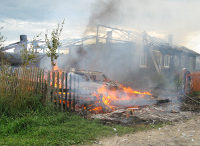 Пожар уничтожил жилой дом в Никольском районе