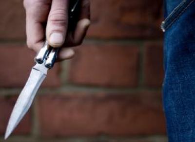 В Череповце мужчина с ножом напал на 12-летнюю девочку