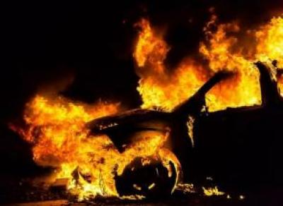 Сегодня ночью в Вологде загорелась иномарка 