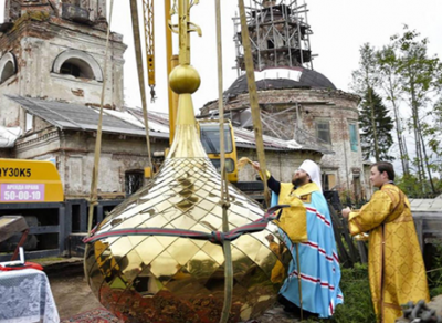 Одна из церквей Вологды обзавелась золотым куполом и крестом