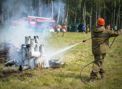 Устюжанин вошел в 10-ку лучших лесных пожарных страны
