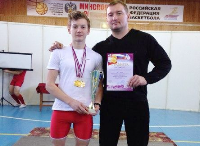 14-летний череповчанин Виталий Шабанов установил несколько рекордов области по пауэрлифтингу 