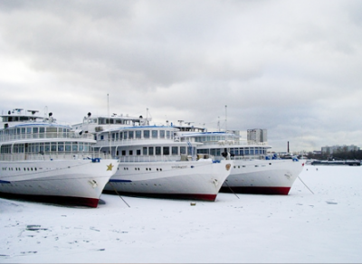 13 речных судов попали в ледяной плен на Волго-Балте