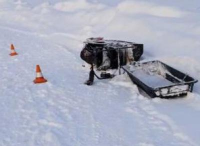 Мужчина на снегоходе попал под грузовик