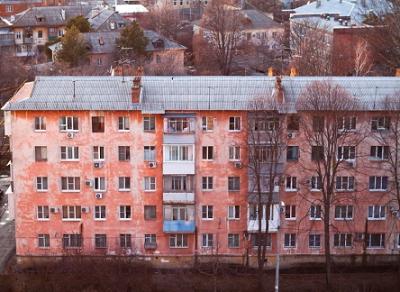 Стоимость вторичного жилья по России стремительно падает