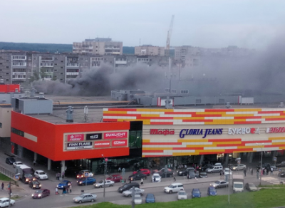 Вчера вечером в Череповце произошел крупный пожар в ТЦ  «Макси» 