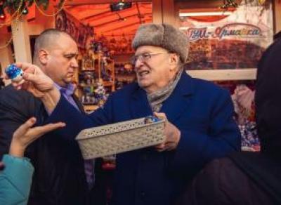 Жириновский открыл «фуд-корт» на Красной площади