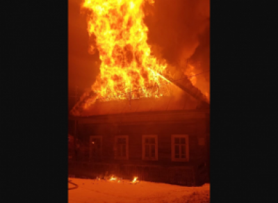 Дом с людьми сгорел на Вологодчине
