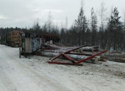 В Вологодской области на трассах опрокинулись два большегруза