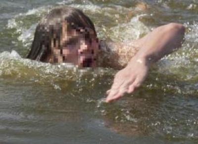 Вологжанка переплывала реку на спор и чуть не утонула