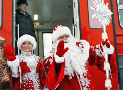 На вокзалах Вологды и Череповца пассажиров с Новым годом поздравит Дед Мороз