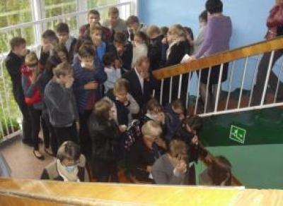 В Череповце из школы эвакуировались более 300 человек