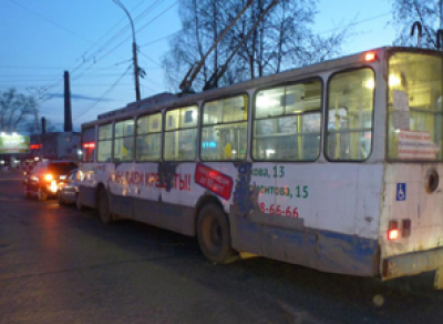 На Пошехонском шоссе троллейбус врезался в «Мицубиси»