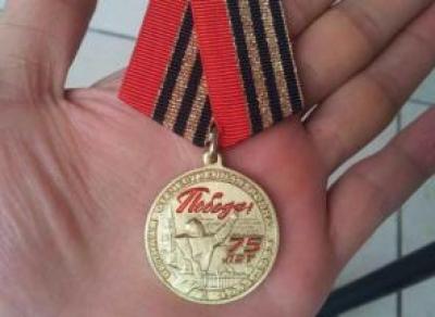 В Череповце ветеранам продают поддельные медали