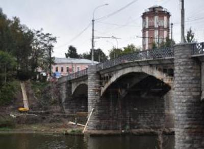 Октябрьский мост, возможно, отремонтируют только к концу года