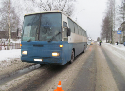 В Вологодской области восьмилетняя девочка попала под колеса автобуса
