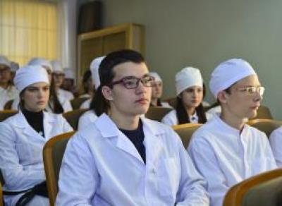 600 студентов-медиков отправлены на помощь врачам
