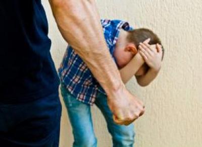 В Вологде отец для «подготовки к армии» избивал детей