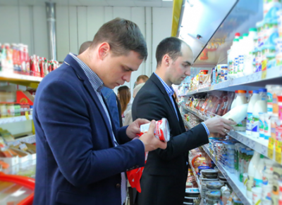 Две корзины просроченных продуктов набрал «Народный контроль» в Лукьяново
