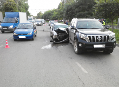 В Вологде мужчина, лишенный водительских прав, устроил тройную аварию