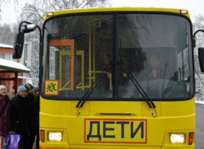 Череповецкий автобус с детьми опрокинулся в кювет