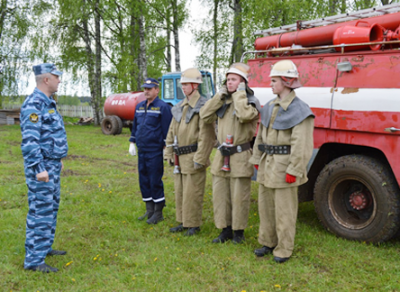 Пожарные и курсанты ВИПЭ провели совместную тренировку по тушению пожара