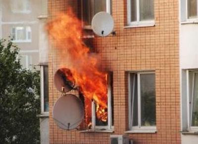 Мужчина назло жене поджёг свою квартиру