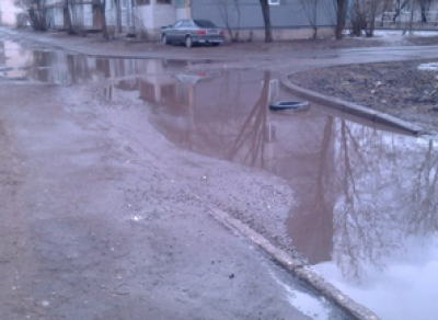 Городские власти: до 45 тыс. литров воды каждый день убирают с улиц Вологды